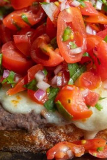 Molletes a la Mexicana