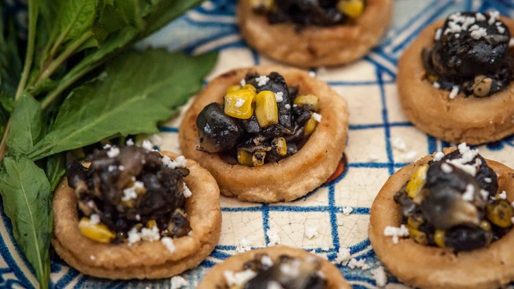 Chalupas & Huitlacoche con Tequila